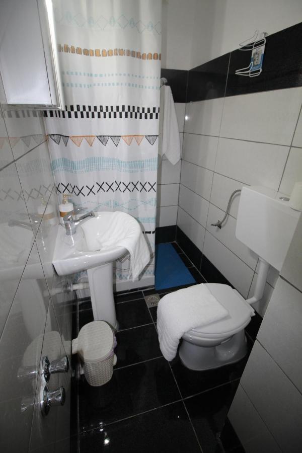 Batis Breeze Bed & Breakfast Perama  Bagian luar foto