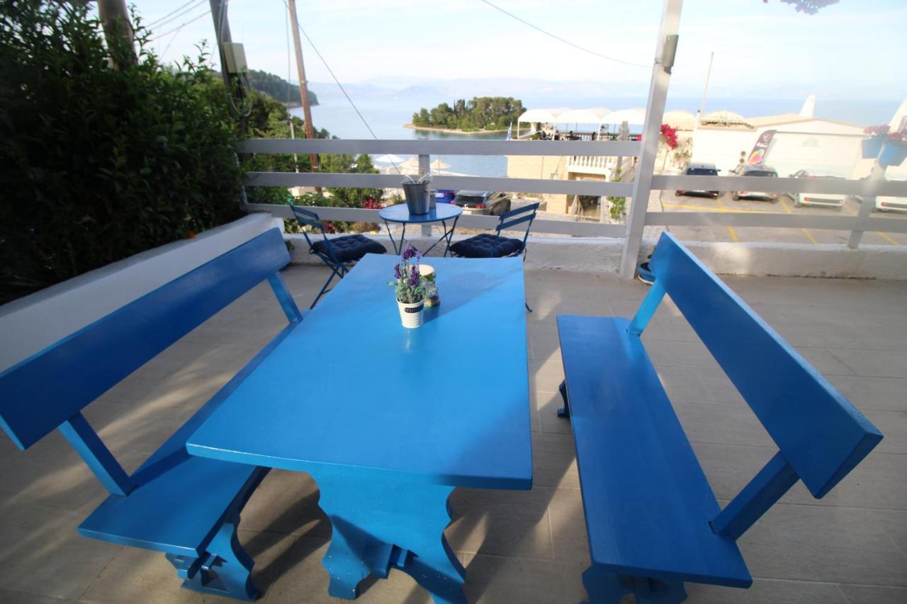 Batis Breeze Bed & Breakfast Perama  Bagian luar foto