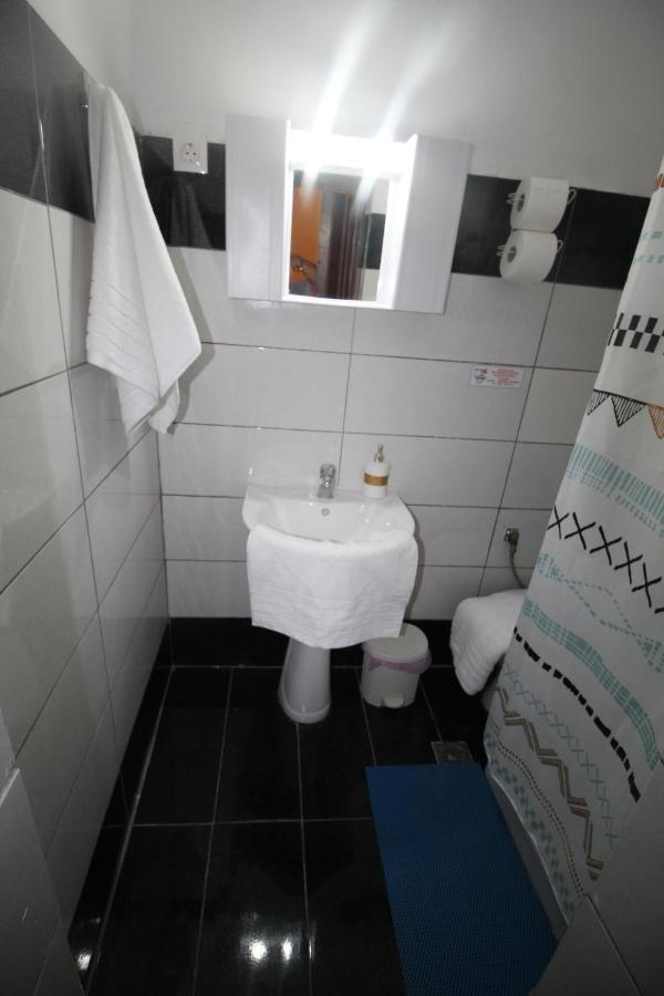 Batis Breeze Bed & Breakfast Perama  Bagian luar foto