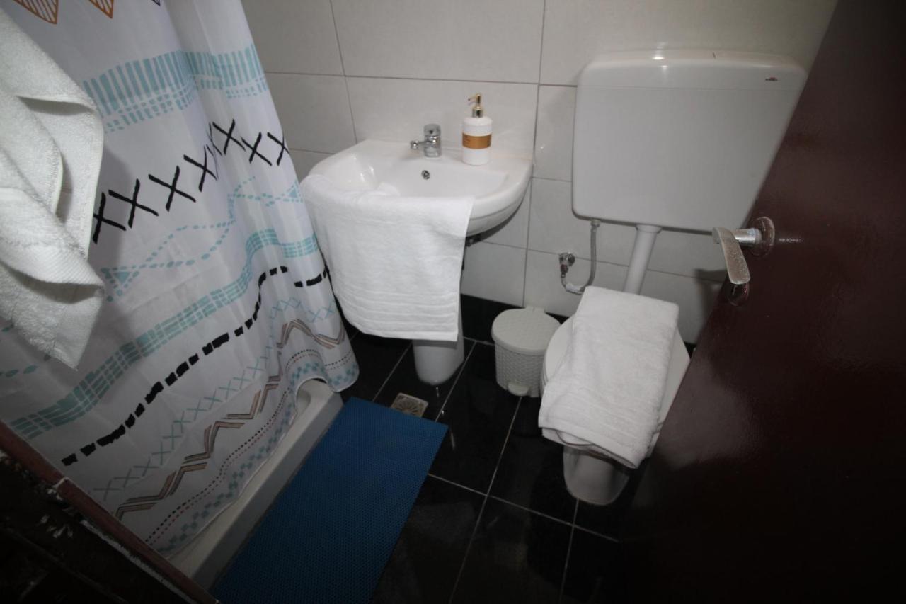 Batis Breeze Bed & Breakfast Perama  Bagian luar foto